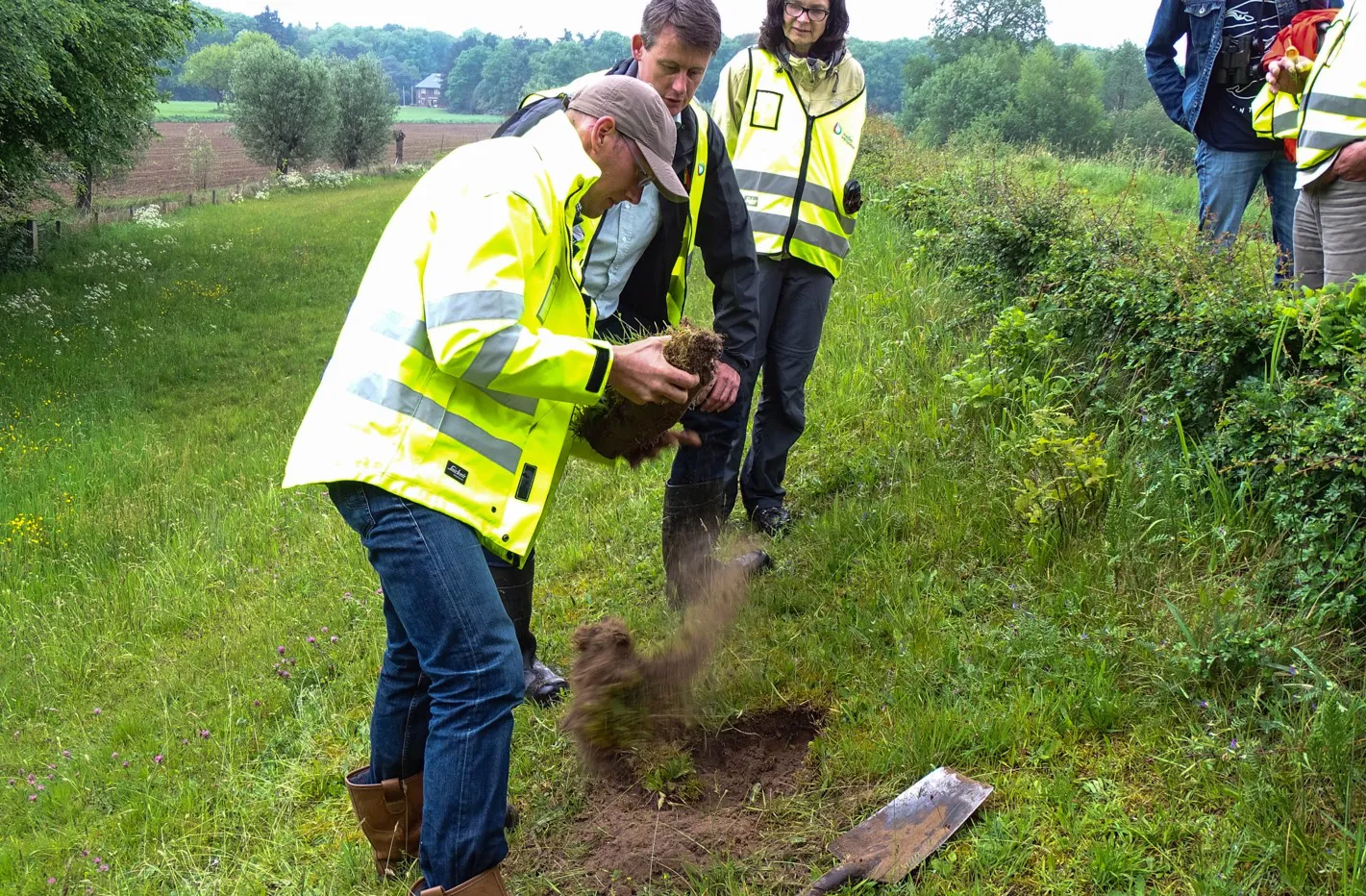 Beoordeling zandige taluds: plag valt spontaan uiteen (EurECO)